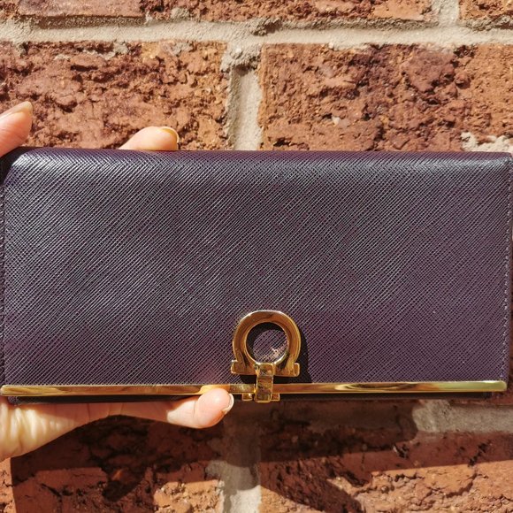 100% Authentic Salvatore Ferragamo wallet - Picture 1 of 5
